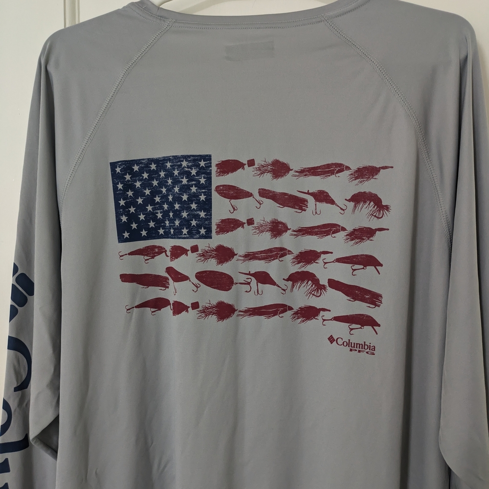 Columbia Gray Long Sleeve with Flag and Lure Design